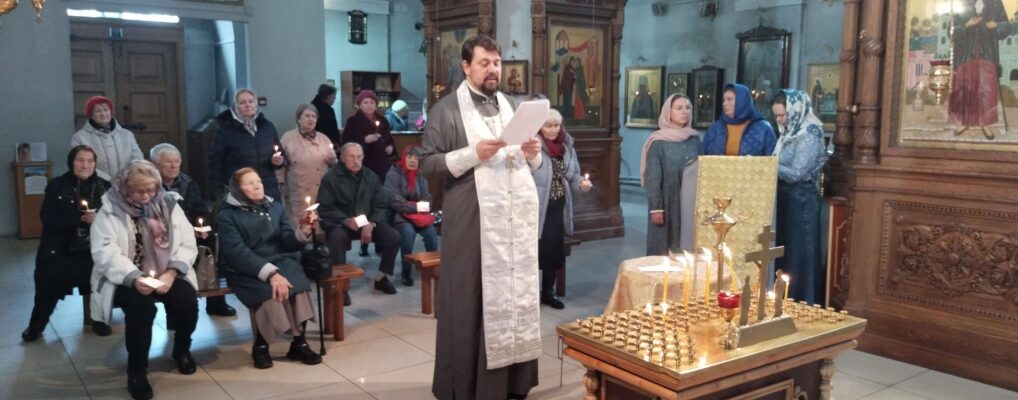 Члены Общества пострадавших от политических репрессий города Жуковского на приходе Пантелеимоновского храма